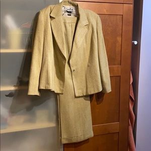 Beautiful tweed Double Breasted suit!